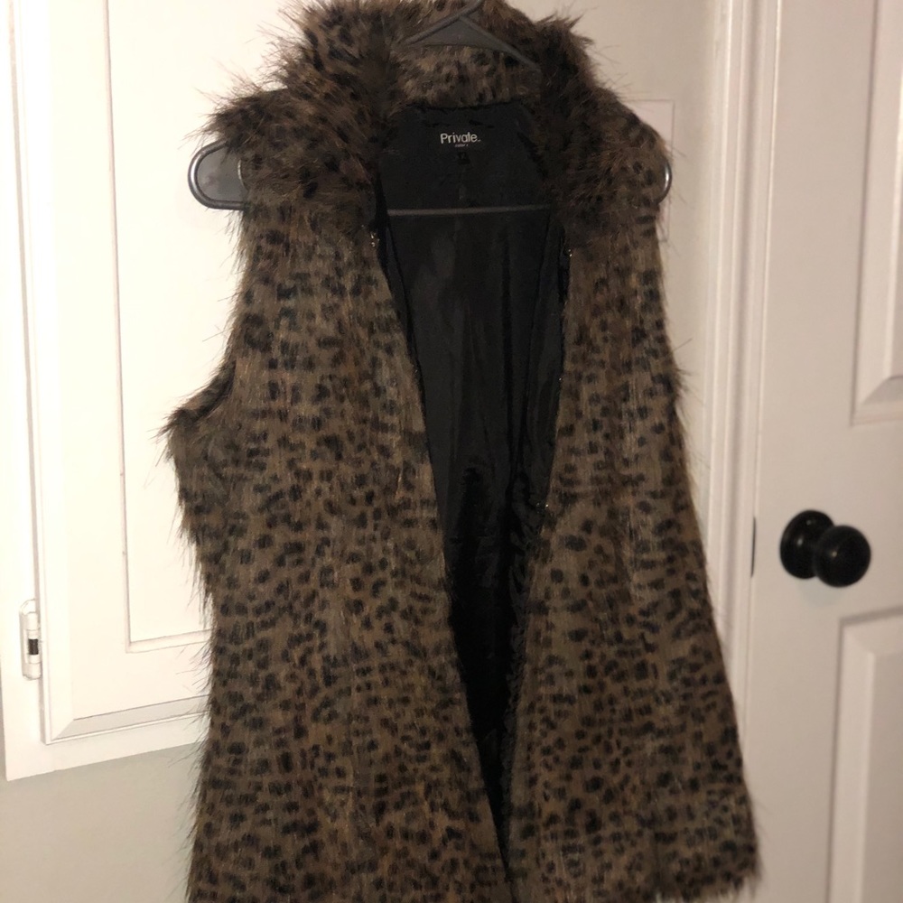 Vest - Picture 2 of 6